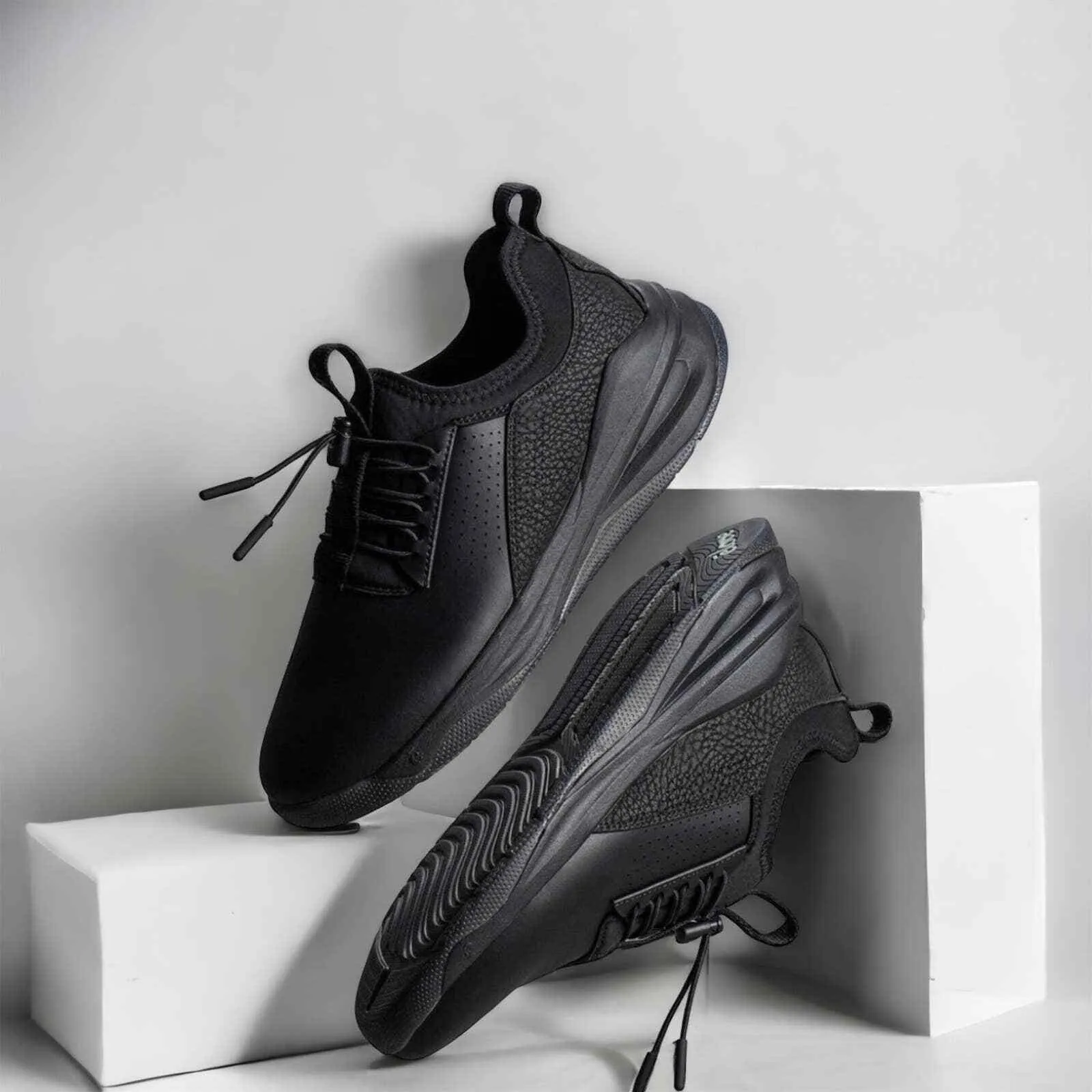 Clove Classic Healthcare Nursing Shoes - All Black Option, Size 9 New Sneakers
